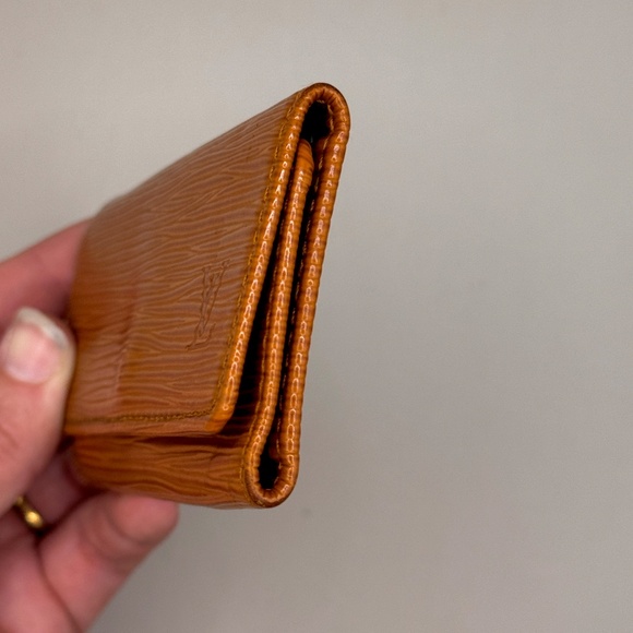 Vintage LV Brown Epi Leather 4-Key Holder - Picture 6 of 7